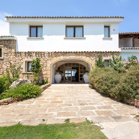 Hotel Hotiday Saline Baja Cerdeña